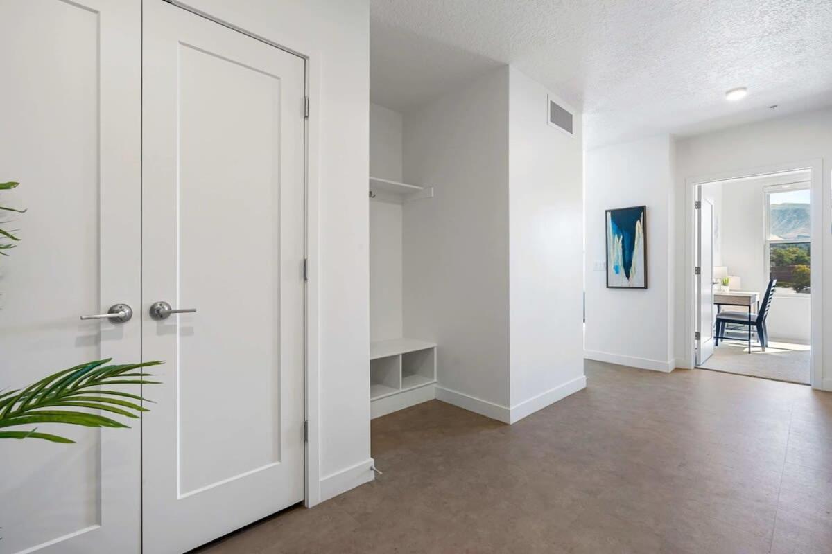 2Br Luxury Urban Escape Balcony & Fitness Center Lägenhet Salt Lake City Exteriör bild