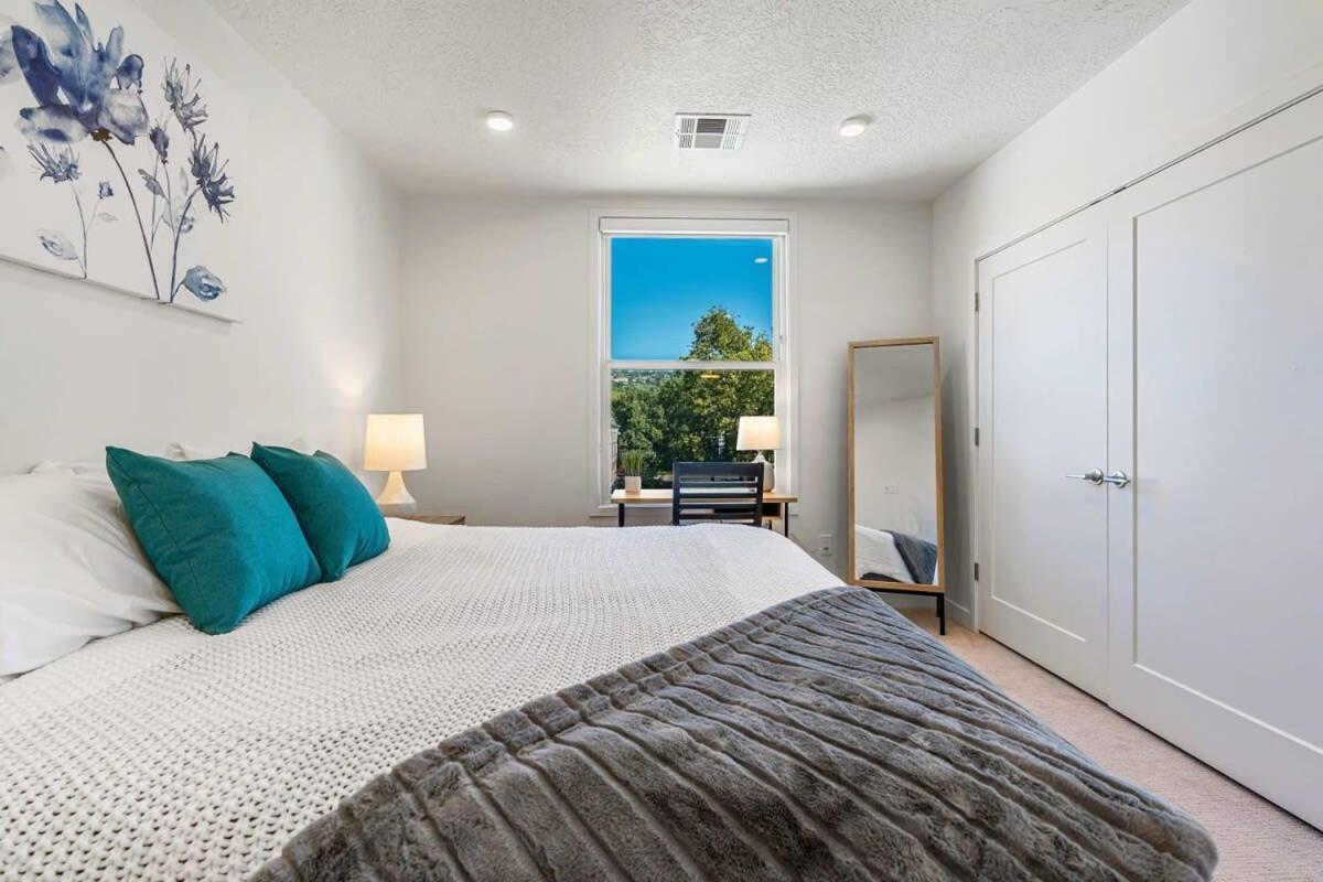 2Br Luxury Urban Escape Balcony & Fitness Center Lägenhet Salt Lake City Exteriör bild