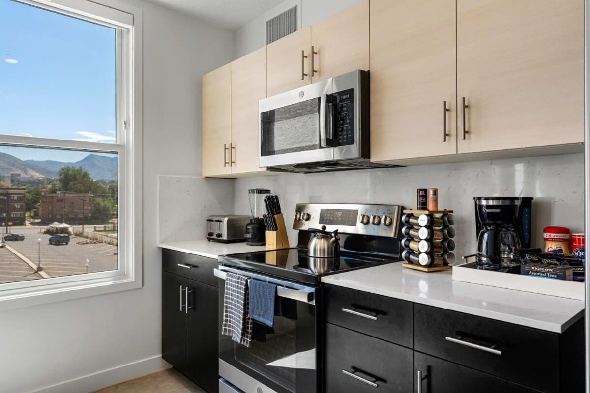2Br Luxury Urban Escape Balcony & Fitness Center Lägenhet Salt Lake City Exteriör bild