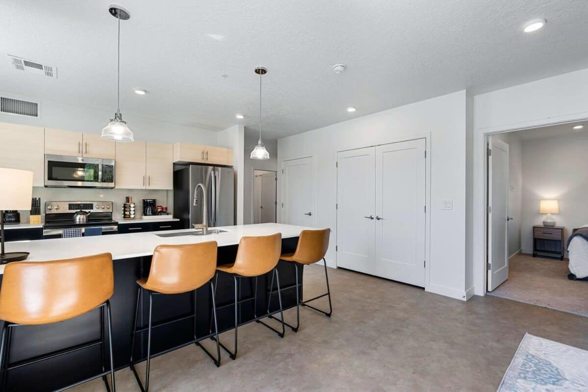 2Br Luxury Urban Escape Balcony & Fitness Center Lägenhet Salt Lake City Exteriör bild