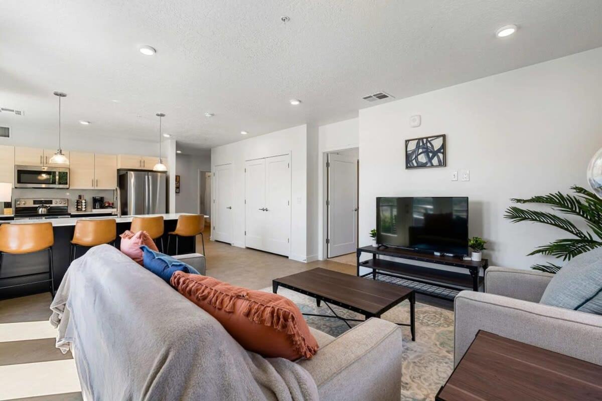 2Br Luxury Urban Escape Balcony & Fitness Center Lägenhet Salt Lake City Exteriör bild