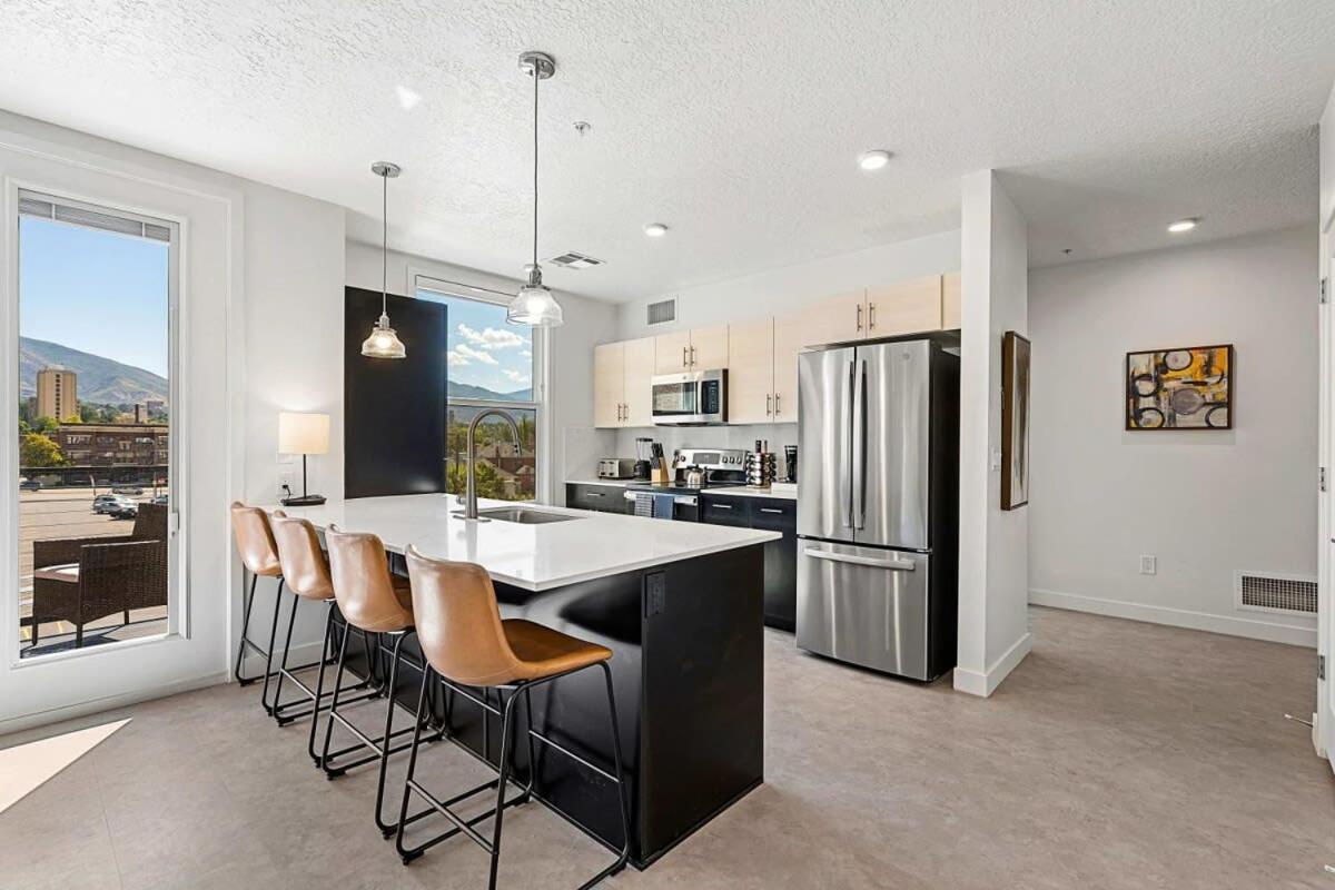 2Br Luxury Urban Escape Balcony & Fitness Center Lägenhet Salt Lake City Exteriör bild